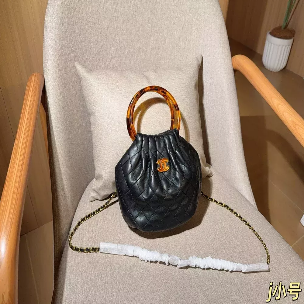 샤넬 원형 핸들 복조리 백