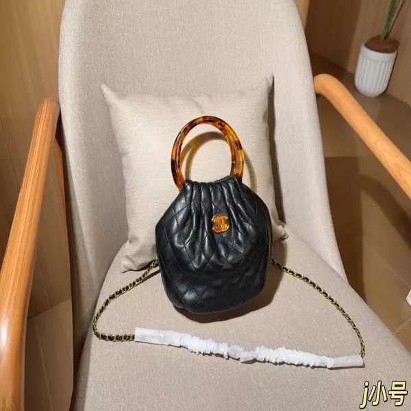 샤넬 원형 핸들 복조리 백