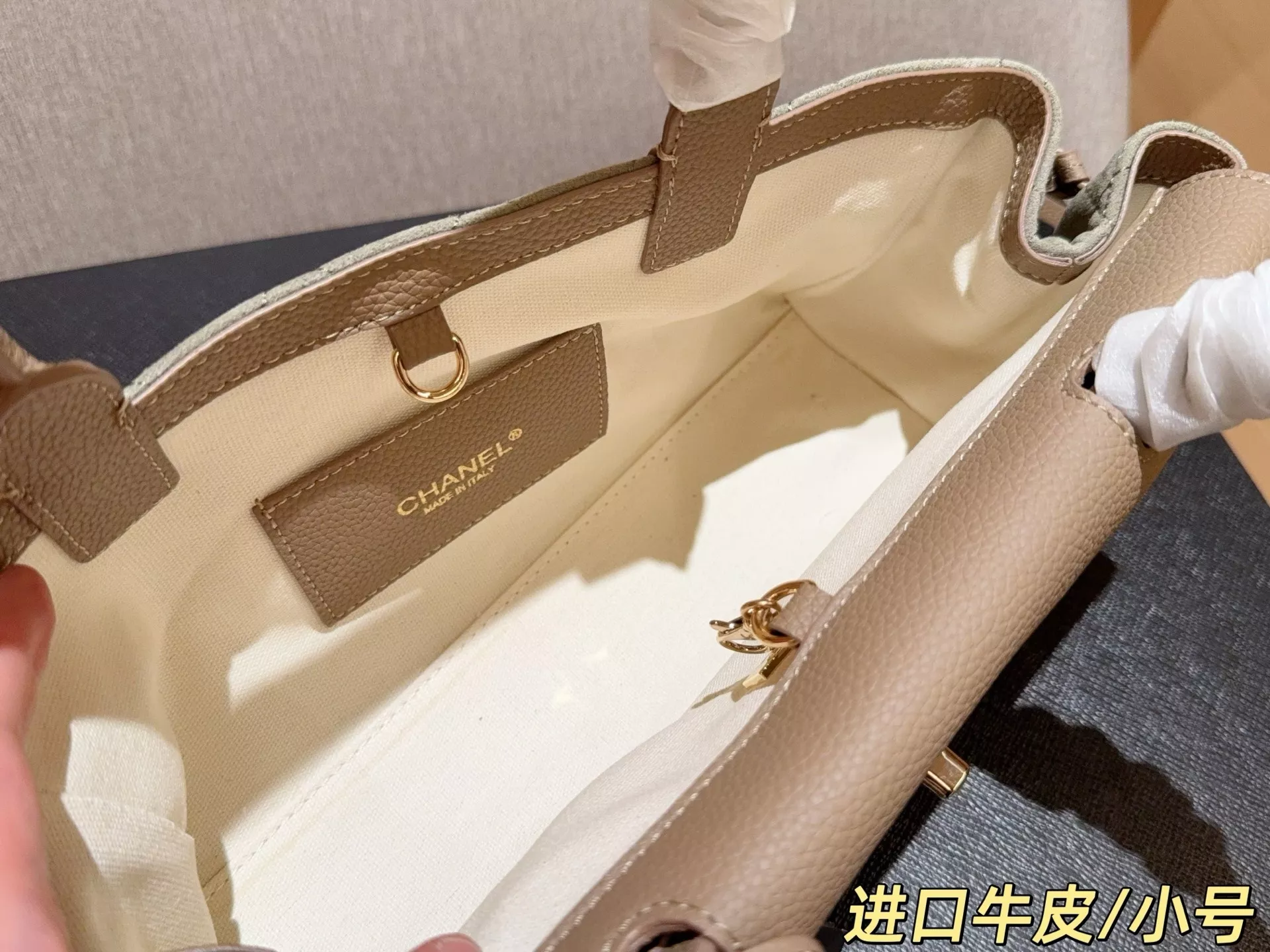 샤넬 스웨이드 핸들 토트백 상세 이미지 9