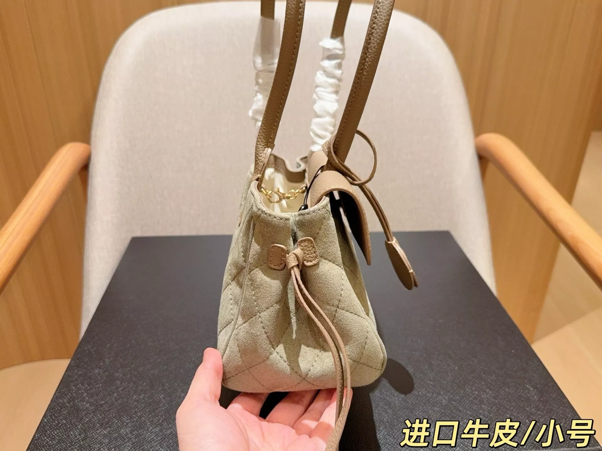 샤넬 스웨이드 핸들 토트백 상세 이미지 5