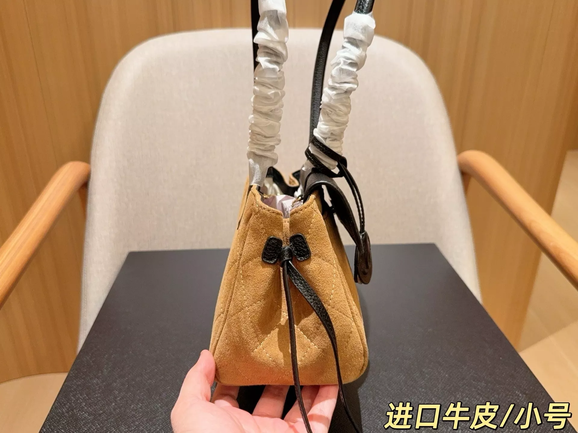 샤넬 스웨이드 핸들 토트백 상세 이미지 14
