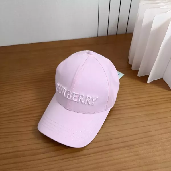 버버리 영문 자수 로고 코튼 볼캡