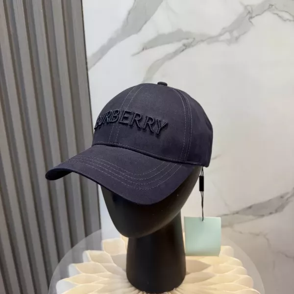 버버리 자수 로고 베이스볼 캡