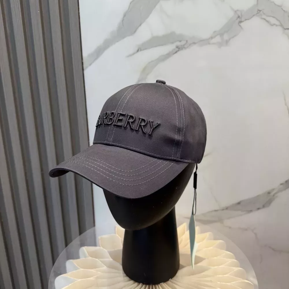 버버리 자수 로고 베이스볼 캡