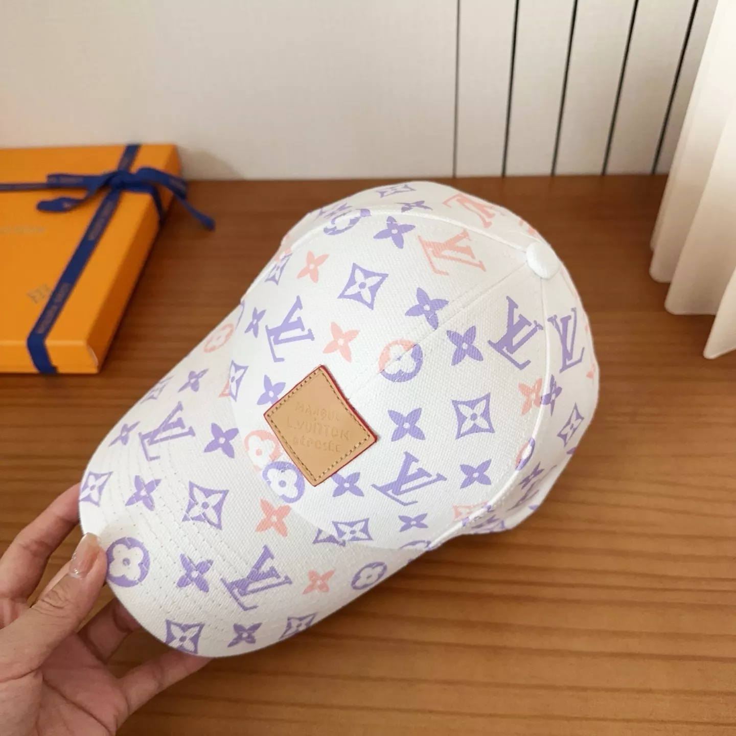 루이비통 모노그램 패턴 자수 캡 상세 이미지 8
