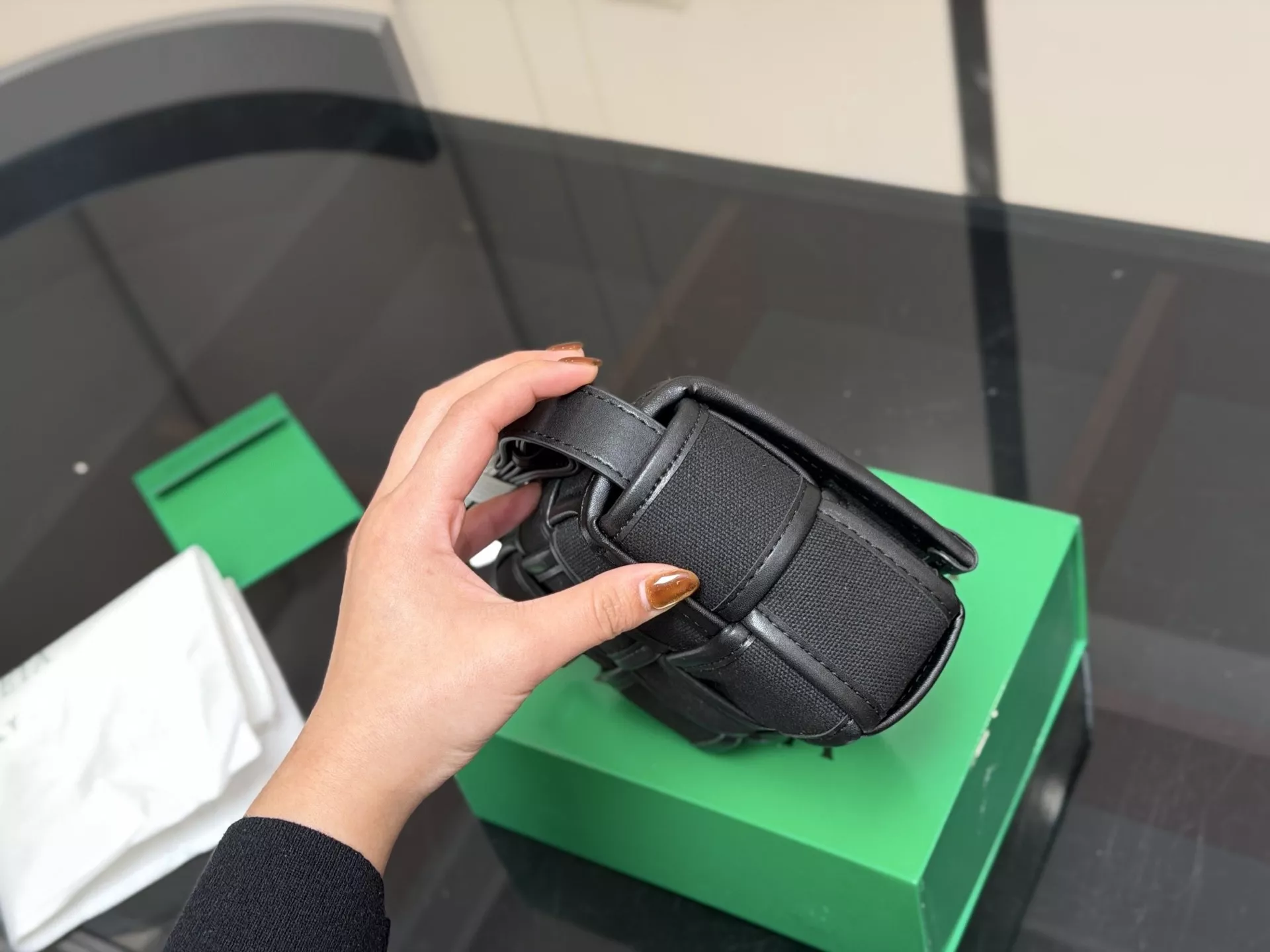 보테가베네타 카세트 손가방 상세 이미지 6