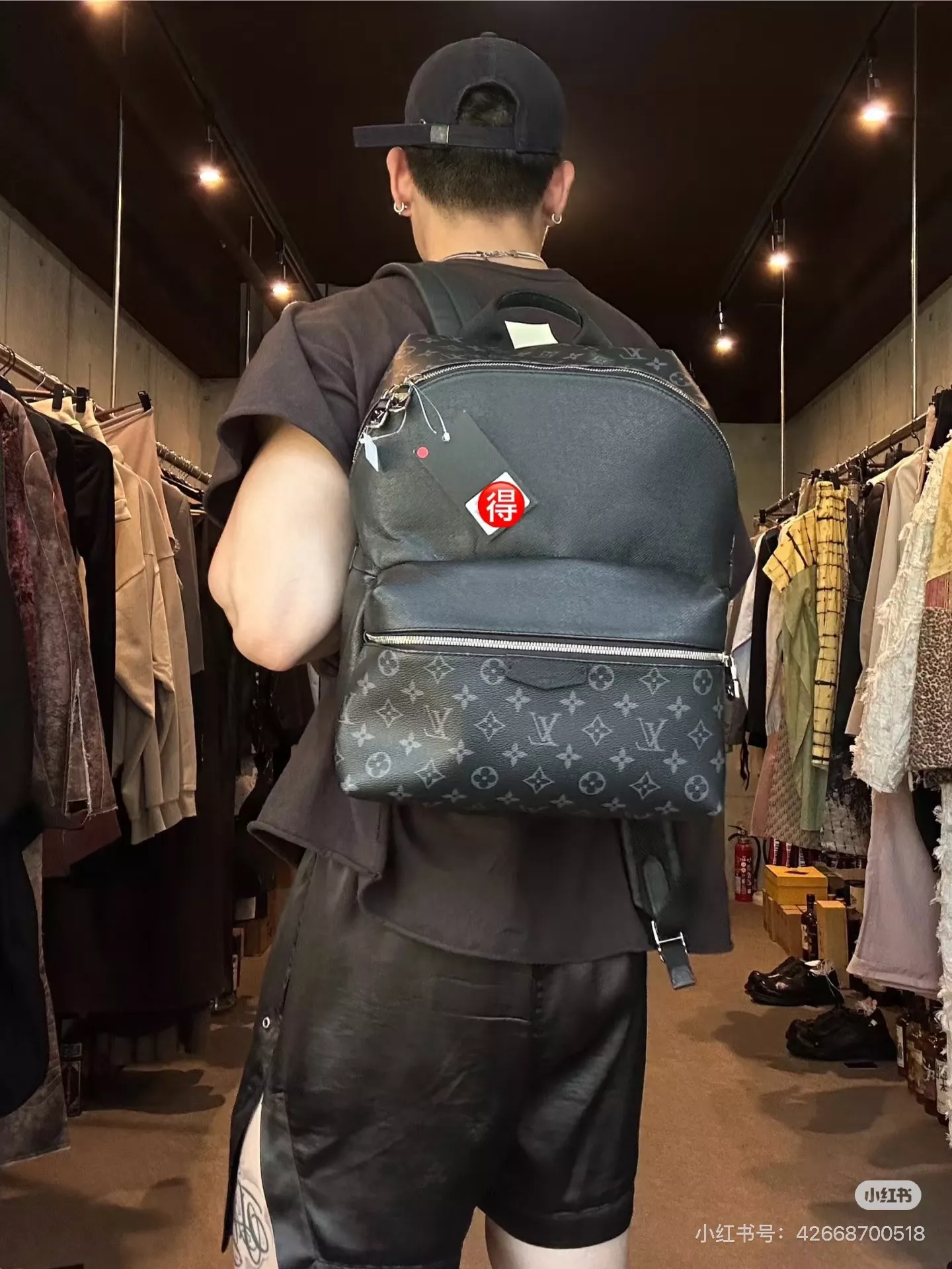 루이비통 디스커버리 모노그램 백팩 상세 이미지 14