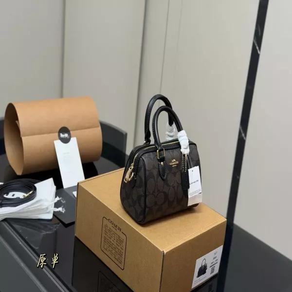 코치 미니 필로우 보스턴백