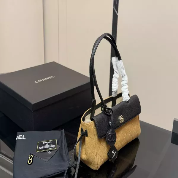샤넬 퀼팅 레더 브리프백