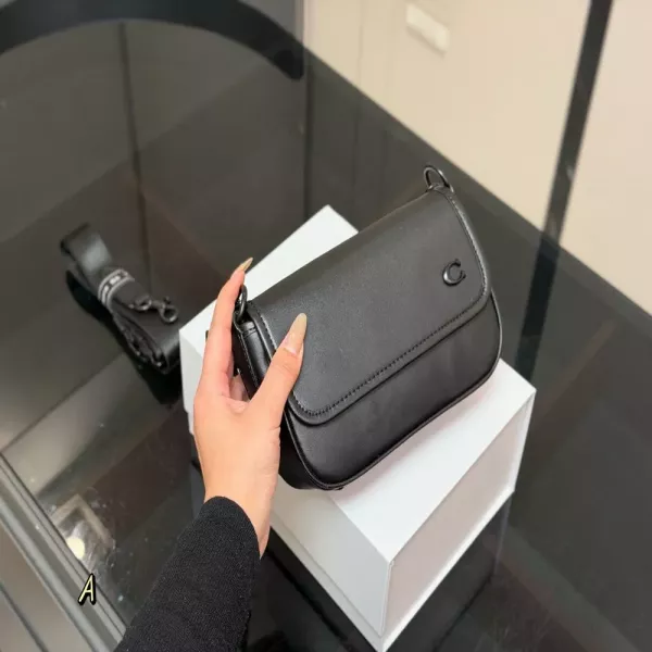 코치 차터 체인 스트랩 미니백