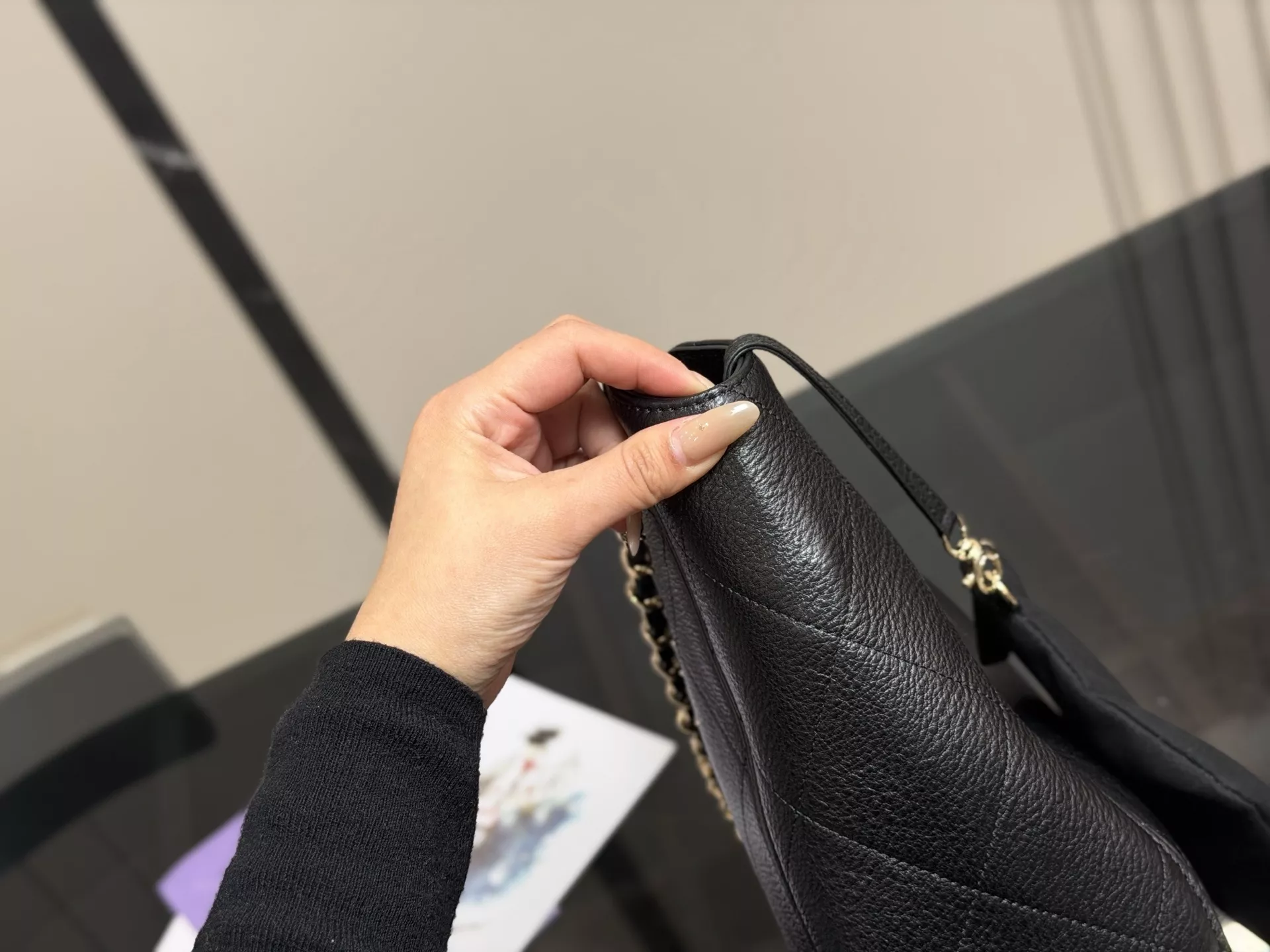 샤넬 클래식 퀼팅 체인 쇼퍼 스타일 백 상세 이미지 8