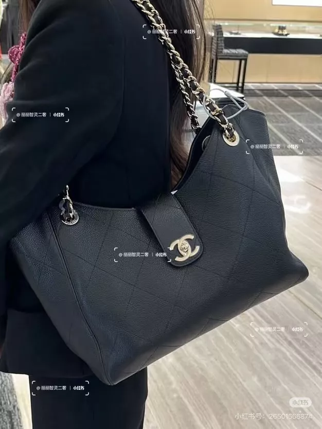 샤넬 클래식 퀼팅 체인 쇼퍼 스타일 백 상세 이미지 17