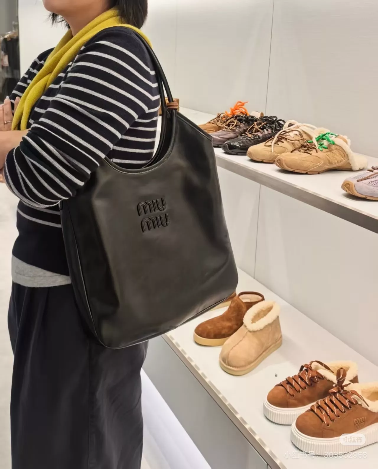 미우미우 아이비 와이드 토트백 상세 이미지 19