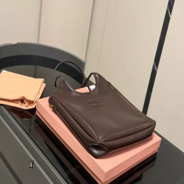 미우미우 아이비 와이드 토트백