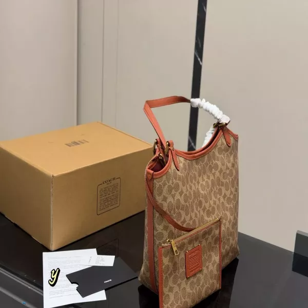코치 시그니처 패턴 데이 토트백