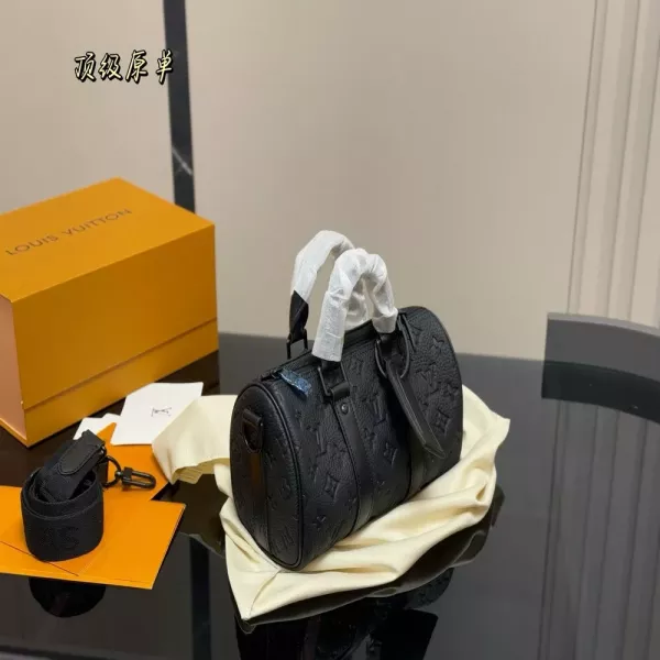 루이비통 키폴 25 필로우 백