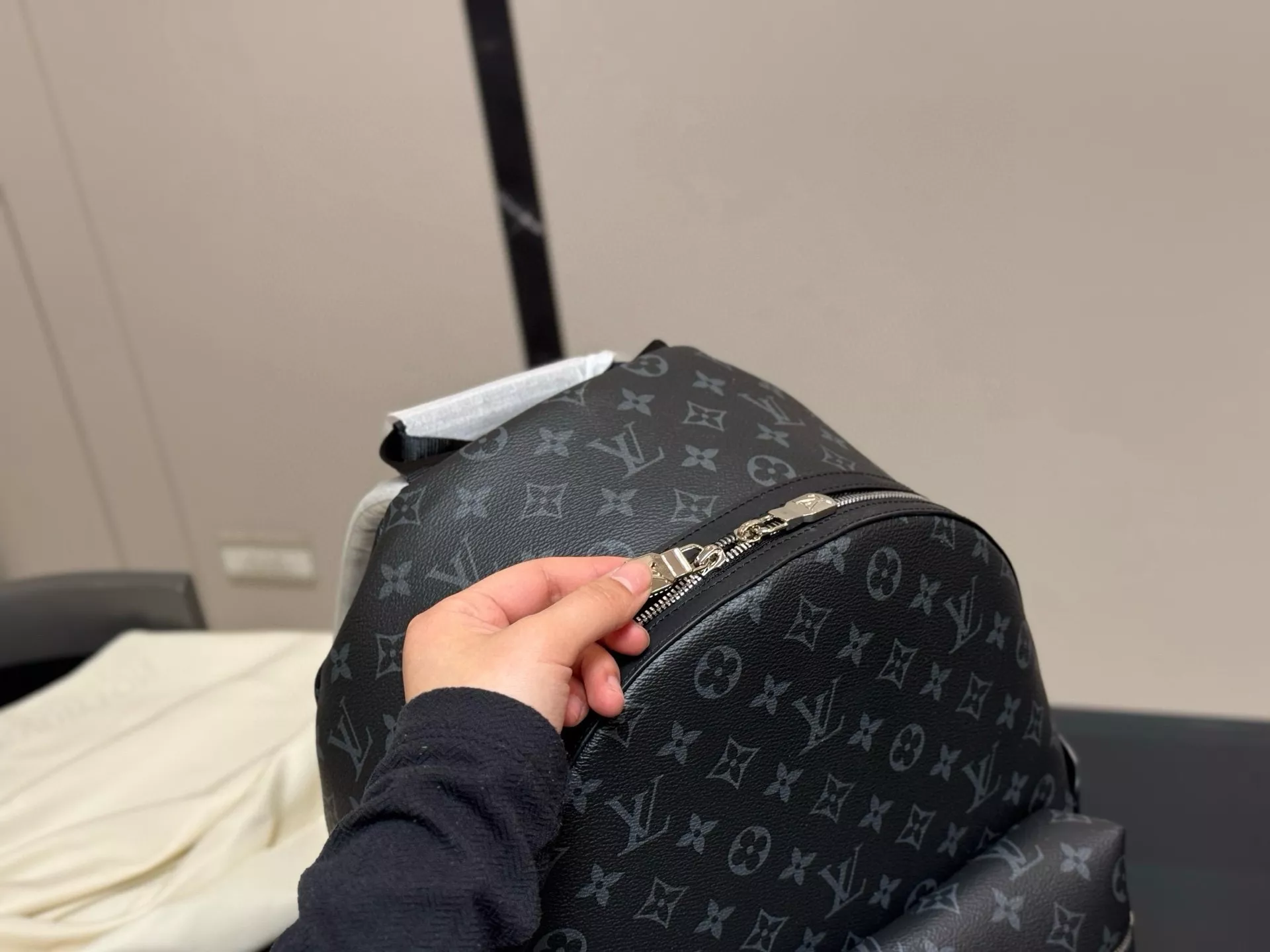루이비통 디스커버리 모노그램 백팩 상세 이미지 3