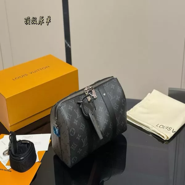 루이비통 키폴 스타일 모노그램 베개형 가방