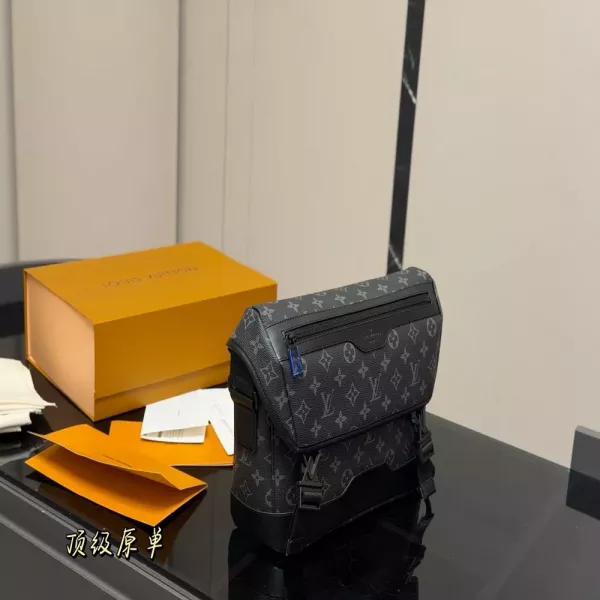 루이비통 남성 보이저 우편가방