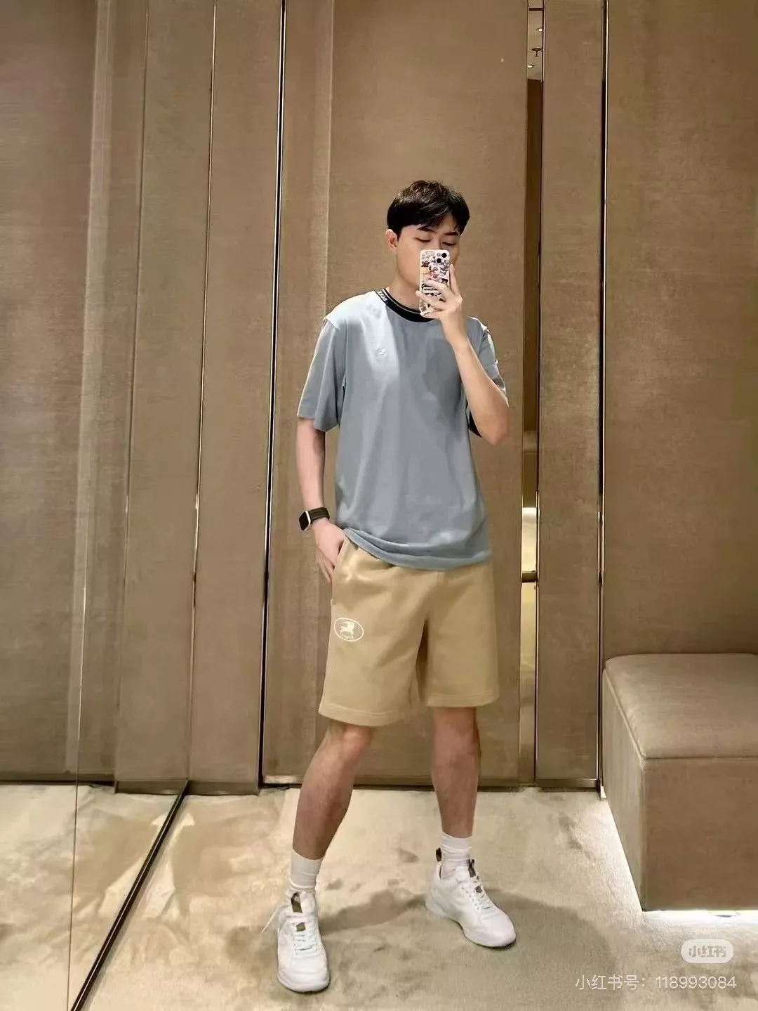 버버리 스트라이프 넥 EKD 자수 티셔츠 상세 이미지 31