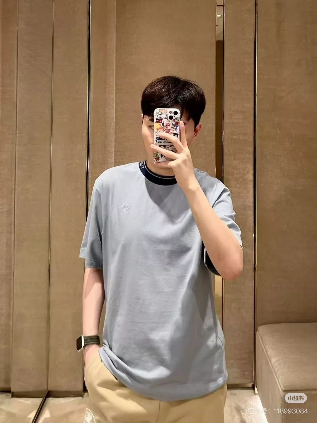 버버리 스트라이프 넥 EKD 자수 티셔츠 상세 이미지 32