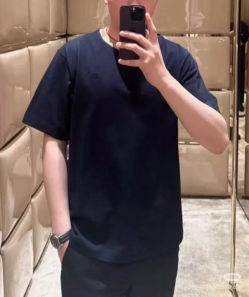 버버리 스트라이프 넥 EKD 자수 티셔츠 상세 이미지 47