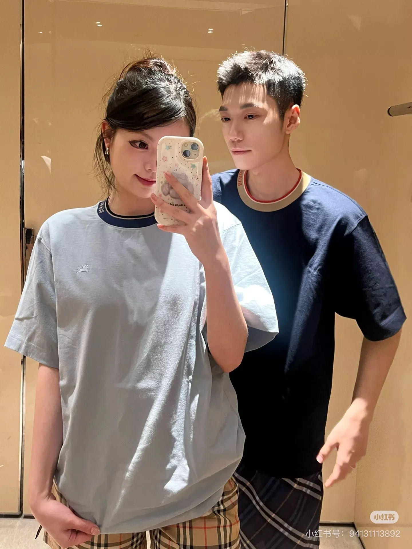 버버리 스트라이프 넥 EKD 자수 티셔츠 상세 이미지 28