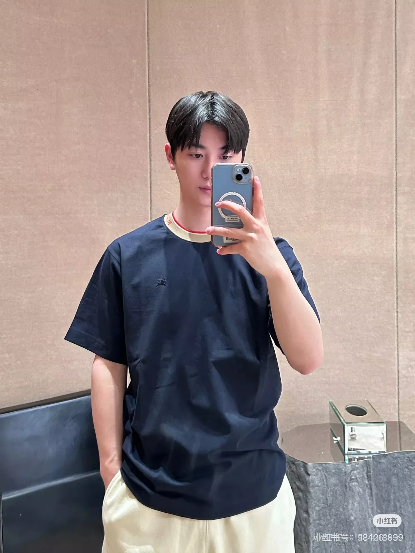 버버리 스트라이프 넥 EKD 자수 티셔츠 상세 이미지 45