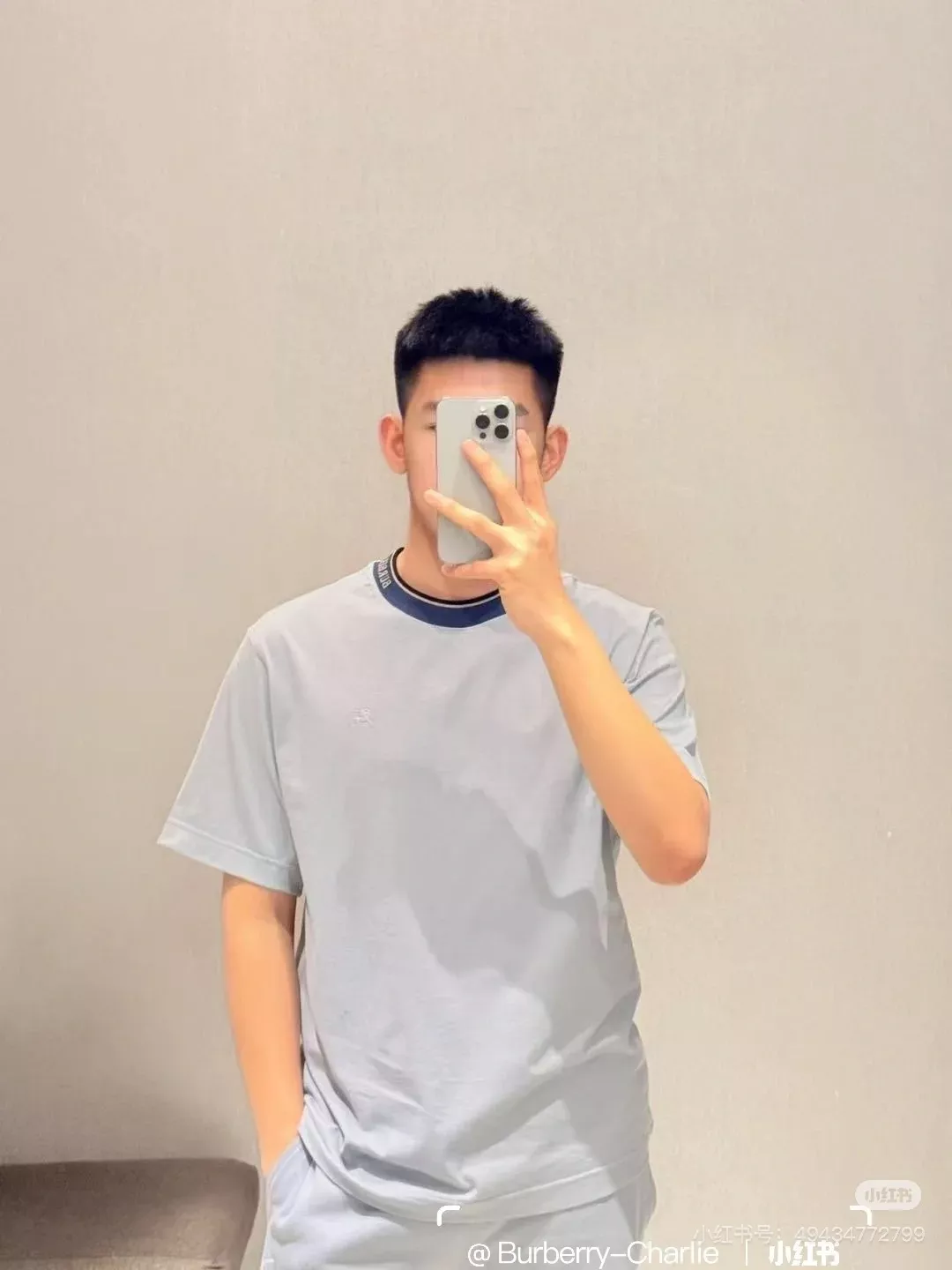 버버리 스트라이프 넥 EKD 자수 티셔츠 상세 이미지 30