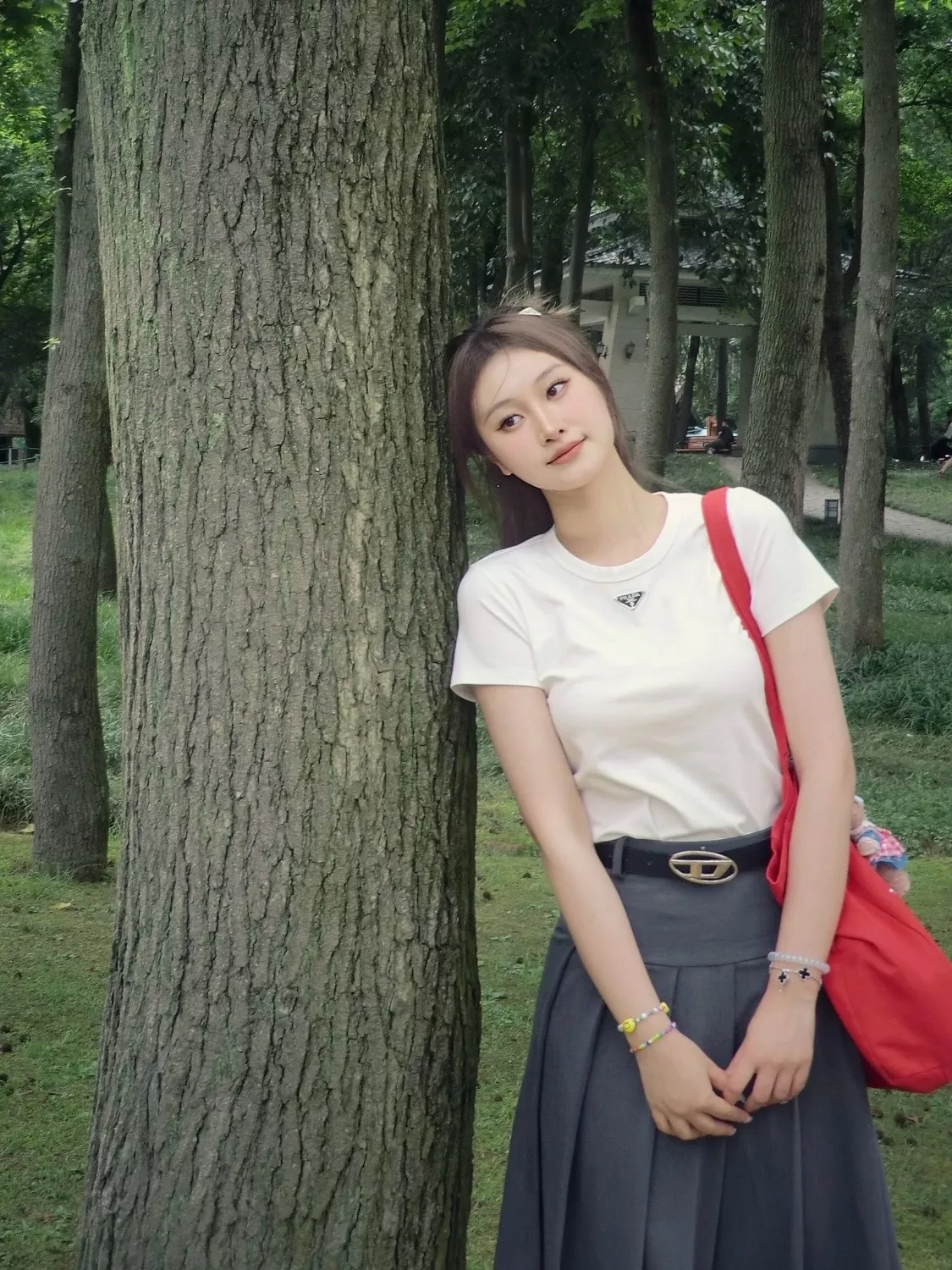 프라다 삼각 로고 슬림핏 반소매 티셔츠 상세 이미지 26