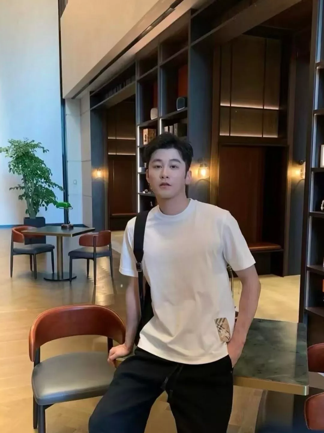 버버리 체크 라벨 코튼 반소매 티셔츠 상세 이미지 21
