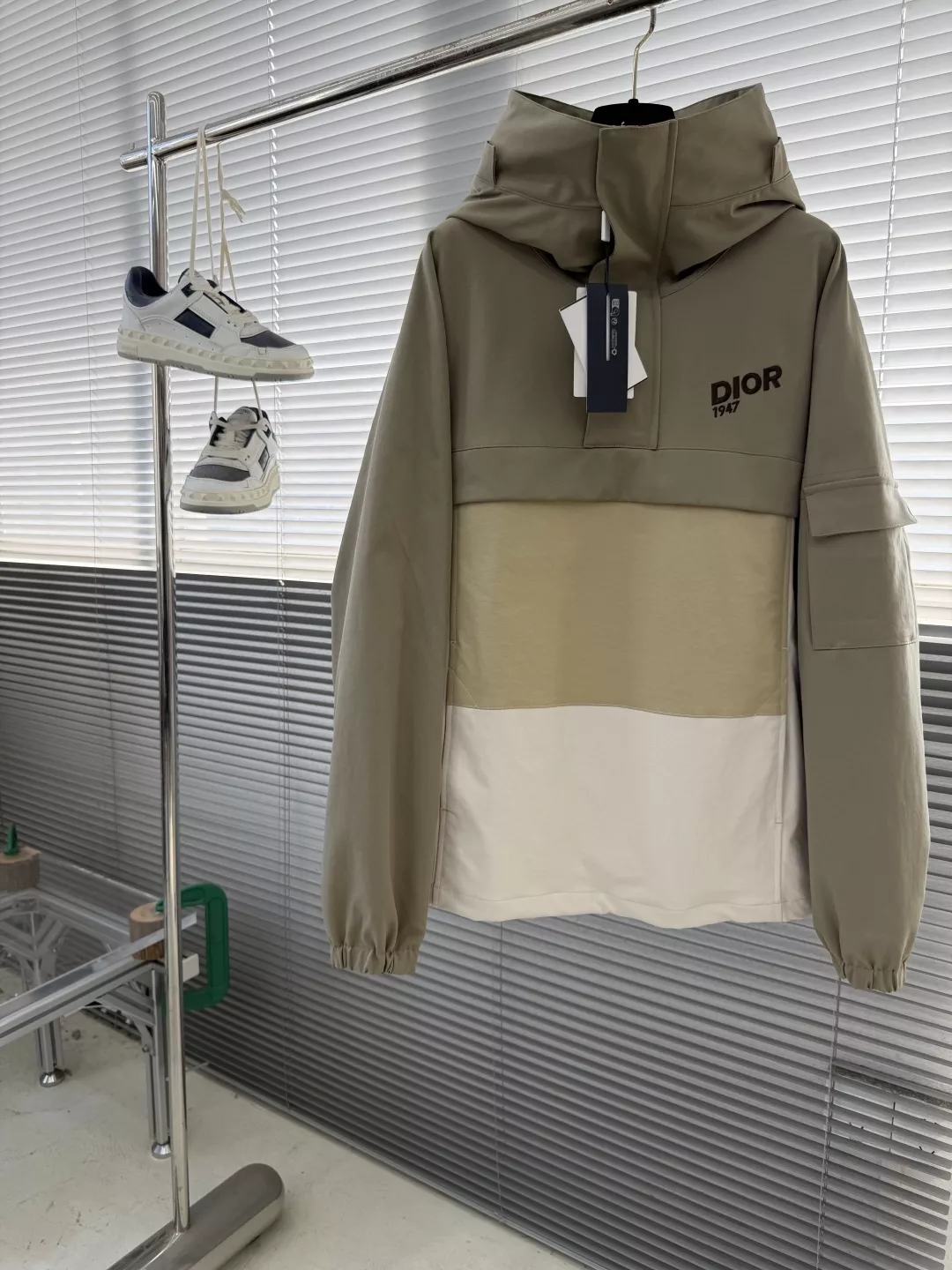 디올 배색 후드 집업 점퍼 상세 이미지 1