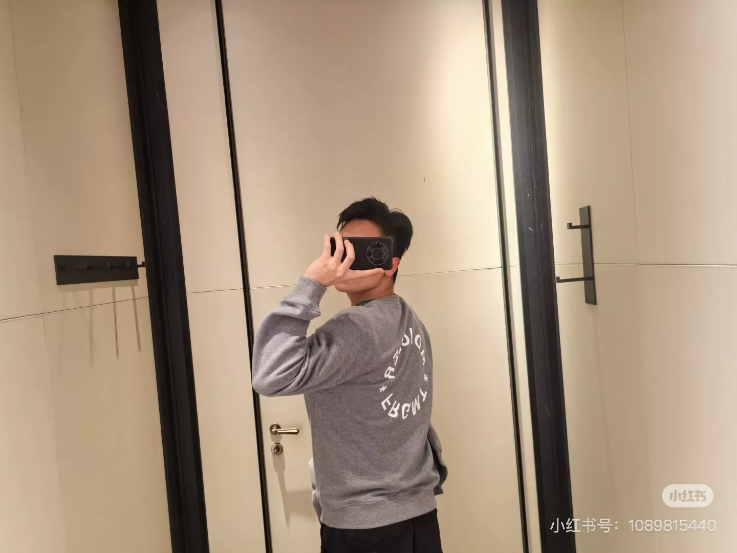 몽클레어 로고 프린트 라운드 맨투맨 상세 이미지 15