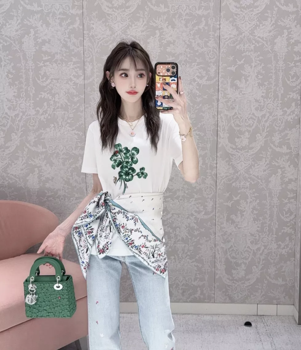 디올 클로버 레이디버그 프린트 티셔츠 상세 이미지 23