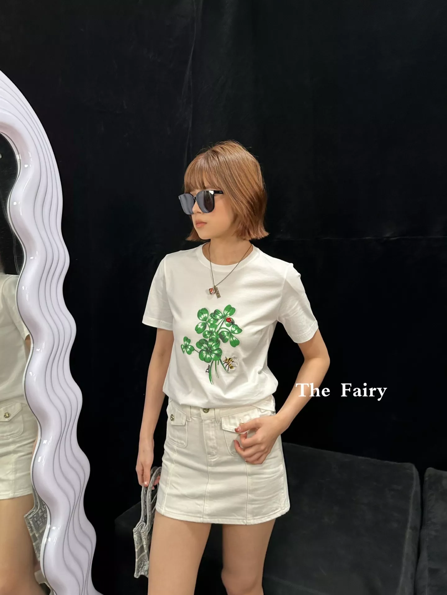 디올 클로버 레이디버그 프린트 티셔츠 상세 이미지 16