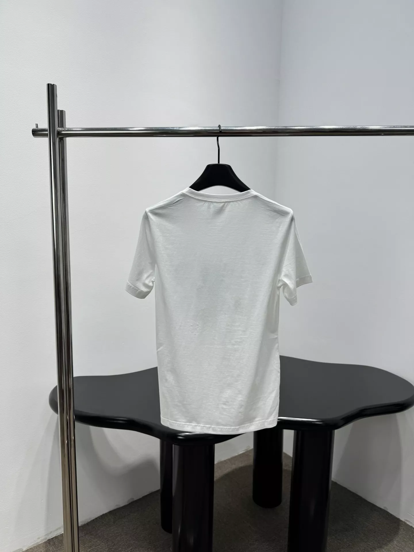 디올 클로버 레이디버그 프린트 티셔츠 상세 이미지 3