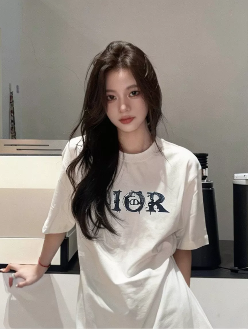 디올 발포 로고 프린트 라운드 반팔 티셔츠 상세 이미지 21