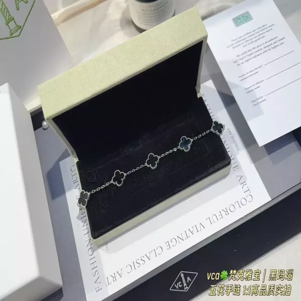 반클리프아펠 빈티지 알함브라 블랙 오닉스 플라워 팔찌