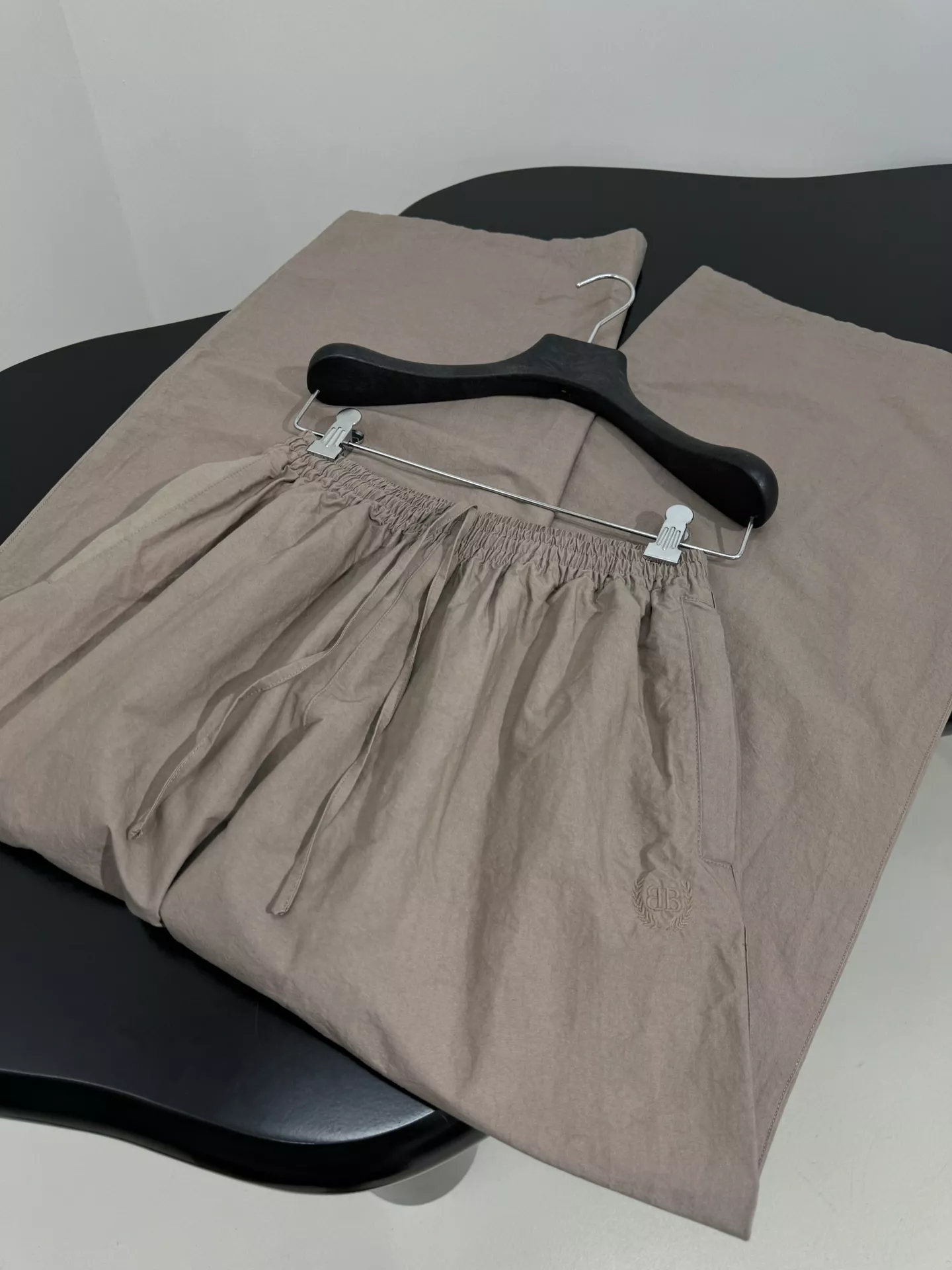 발렌시아가 로렐 클래식 자수 밴딩 팬츠 상세 이미지 9