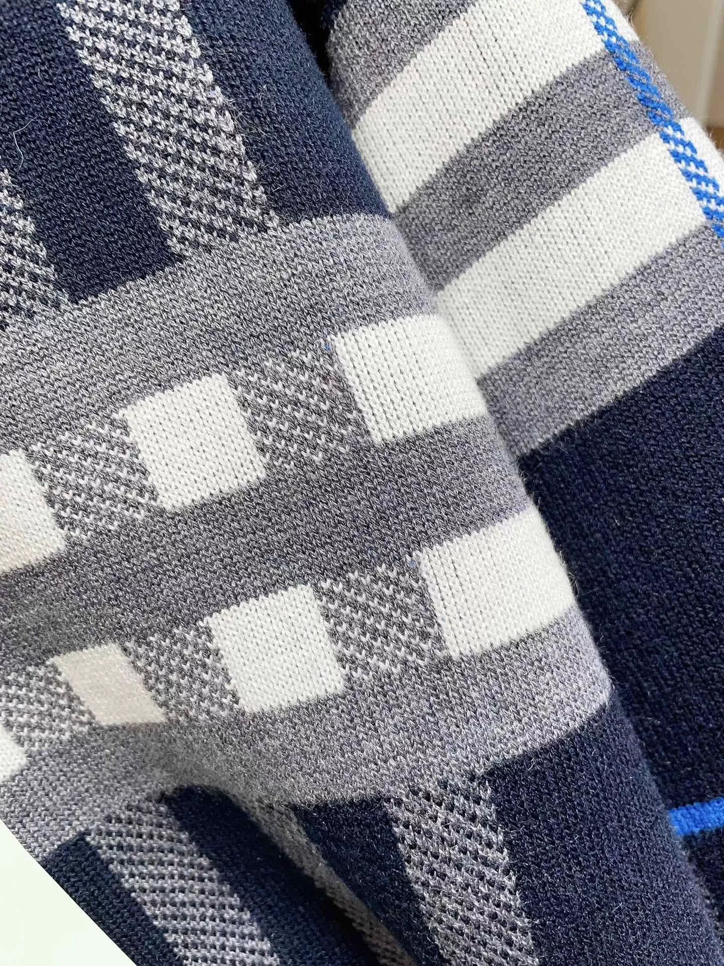 버버리 체크 양면 니트 가디건 상세 이미지 13