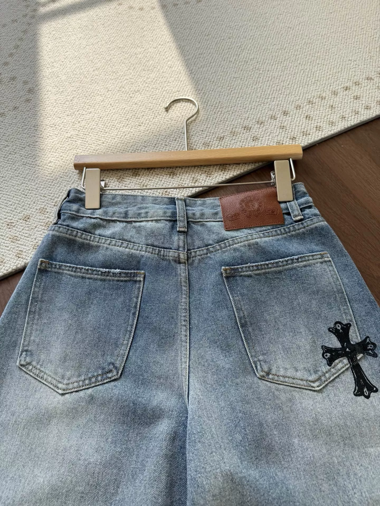 크롬하츠 와이드 핏 스톤 장식 데님 팬츠 상세 이미지 18
