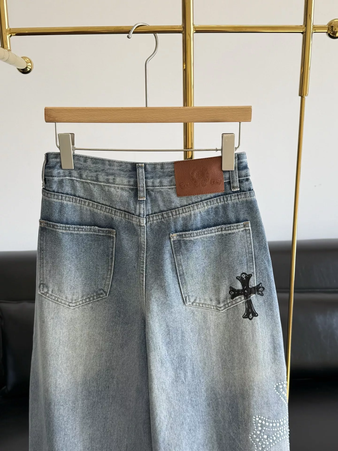 크롬하츠 와이드 핏 스톤 장식 데님 팬츠 상세 이미지 8