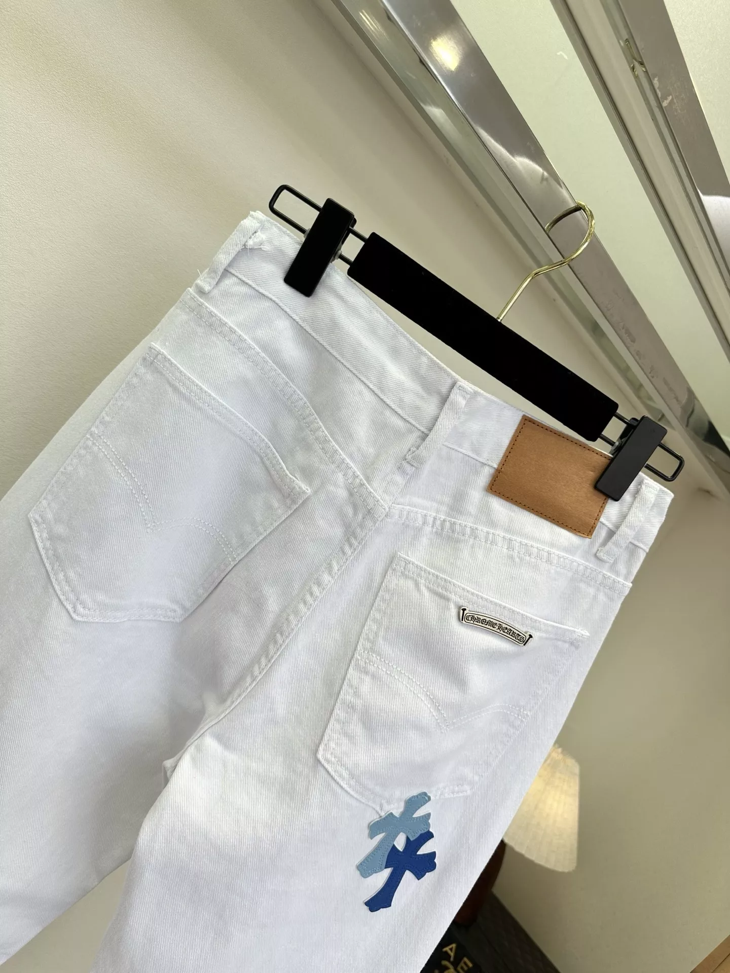 크롬하츠 크로스 패치 화이트 데님 팬츠 상세 이미지 7
