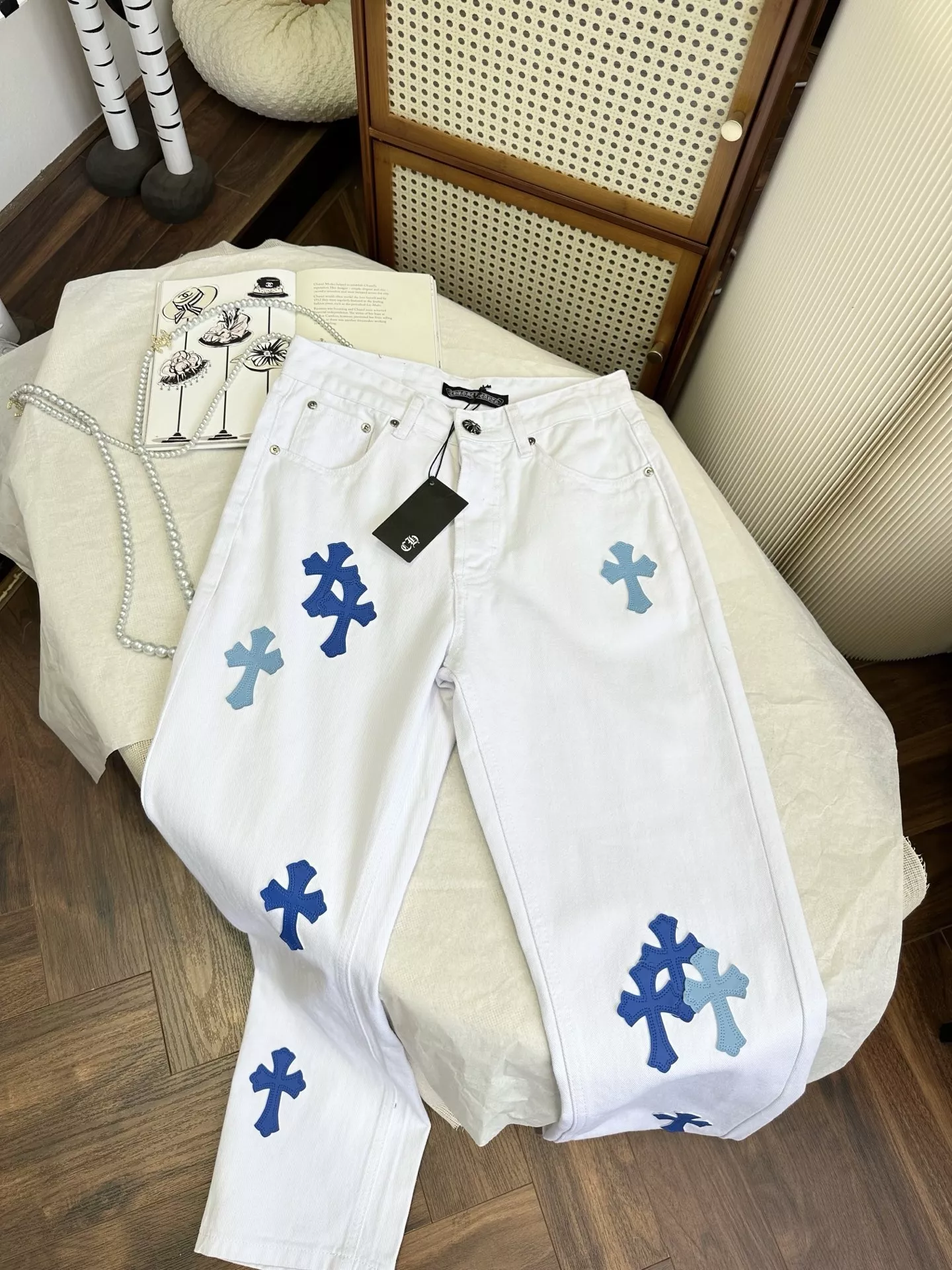 크롬하츠 크로스 패치 화이트 데님 팬츠 상세 이미지 10