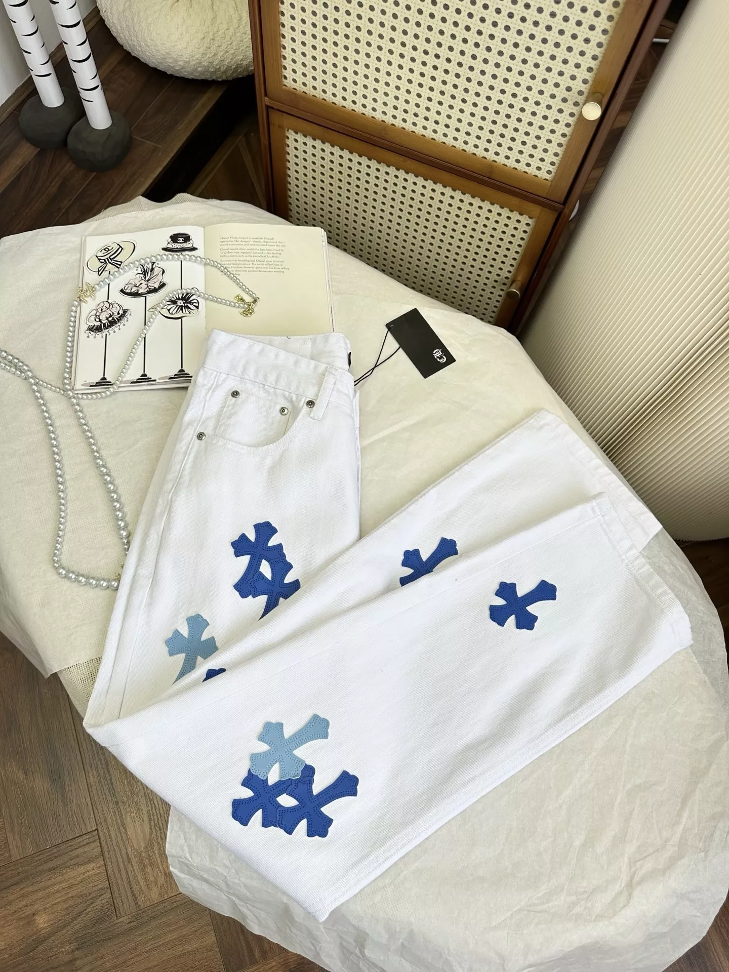 크롬하츠 크로스 패치 화이트 데님 팬츠 상세 이미지 9