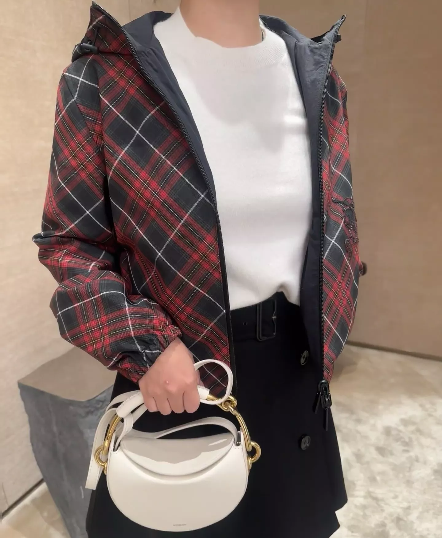 버버리 양면 후드 아우터 상세 이미지 35