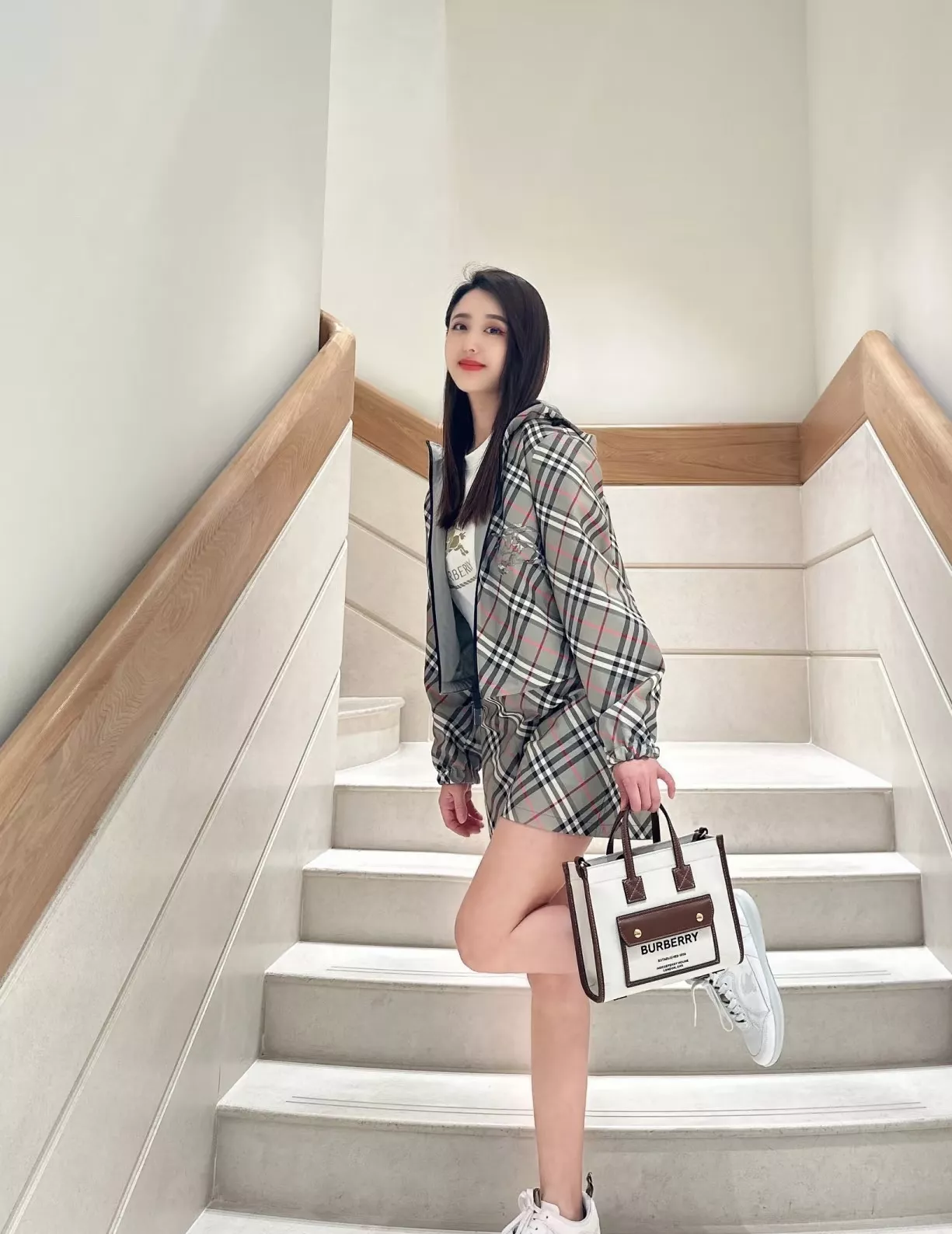버버리 양면 후드 아우터 상세 이미지 15