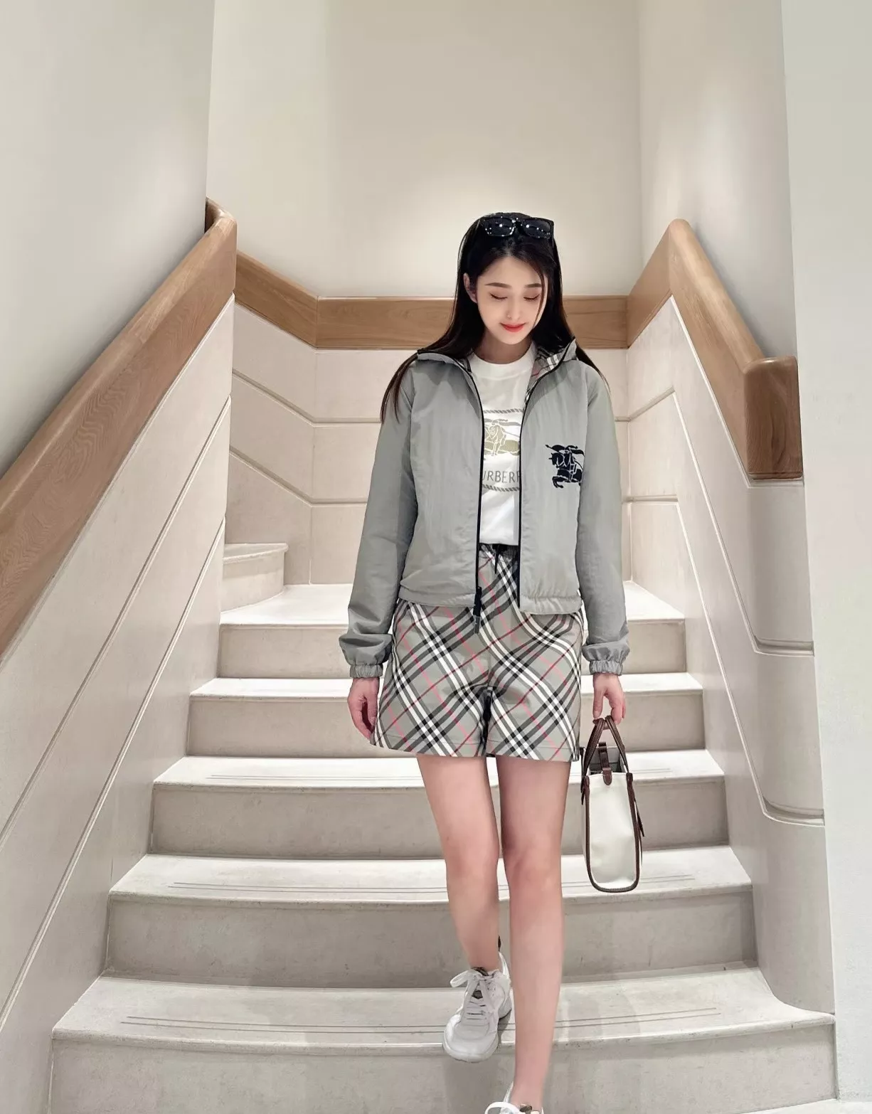 버버리 양면 후드 아우터 상세 이미지 16