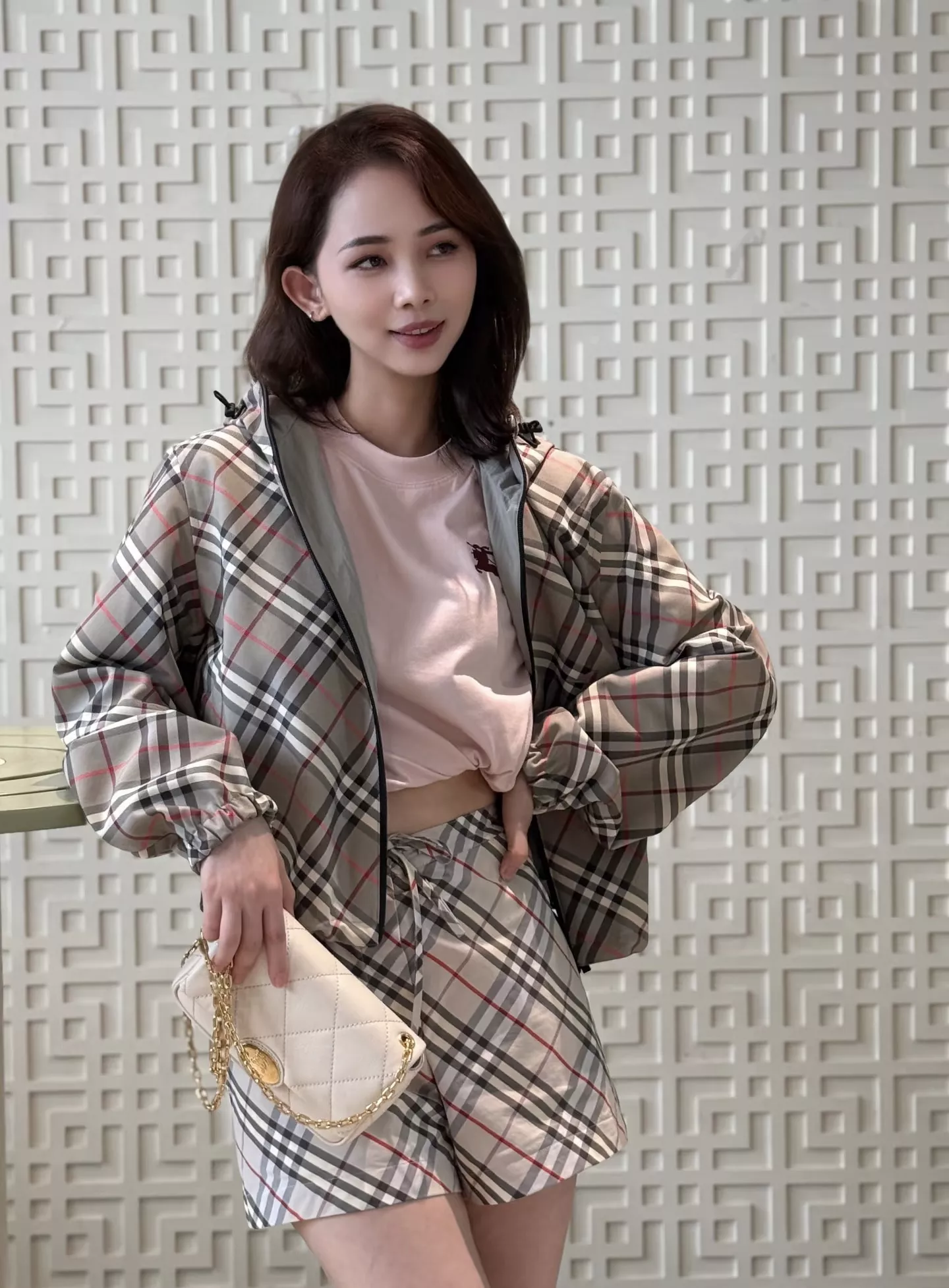 버버리 양면 후드 아우터 상세 이미지 10