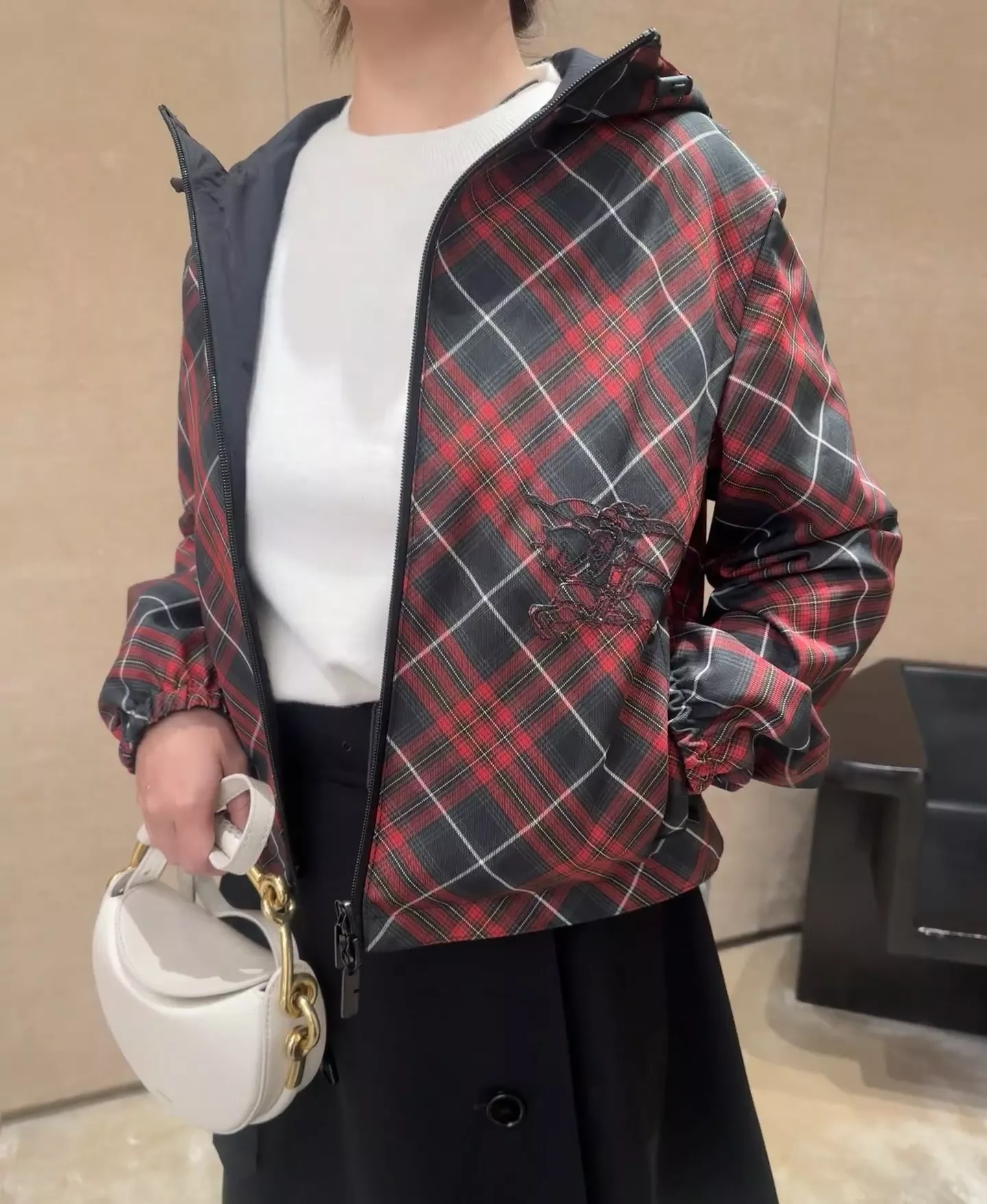 버버리 양면 후드 아우터 상세 이미지 36